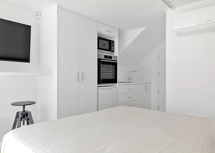 Phaedrus Living Alkminis Seaview Suites Pantai